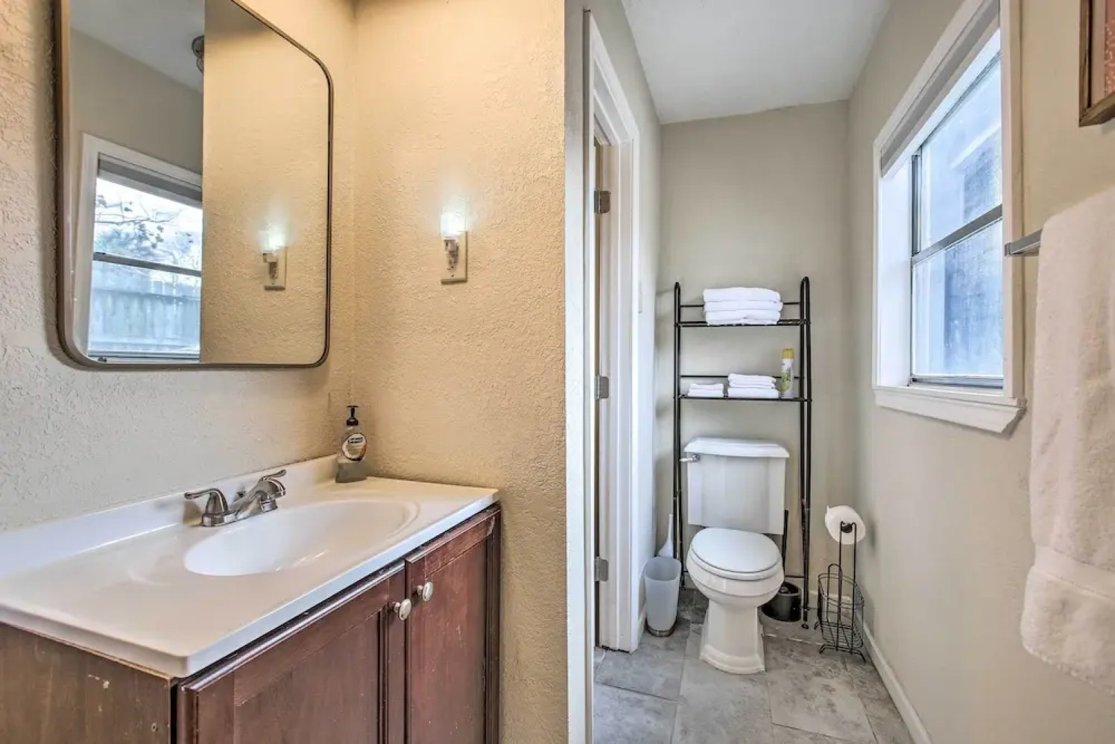 Walk to Coast: Galveston Bay Retreat w/ Grill