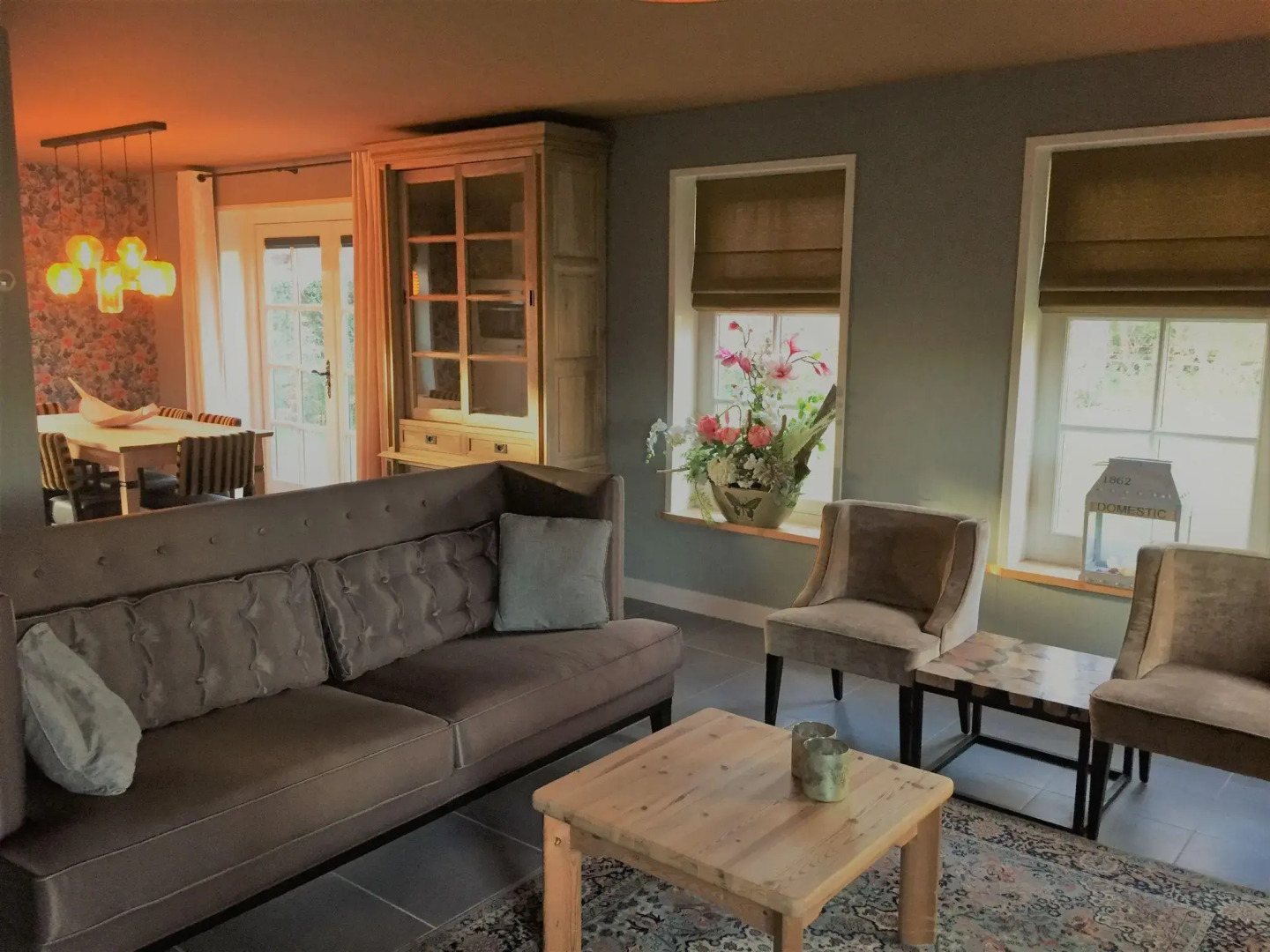 Lush Villa with Hot Tub, Private Fenced Garden in Hippolytushoef