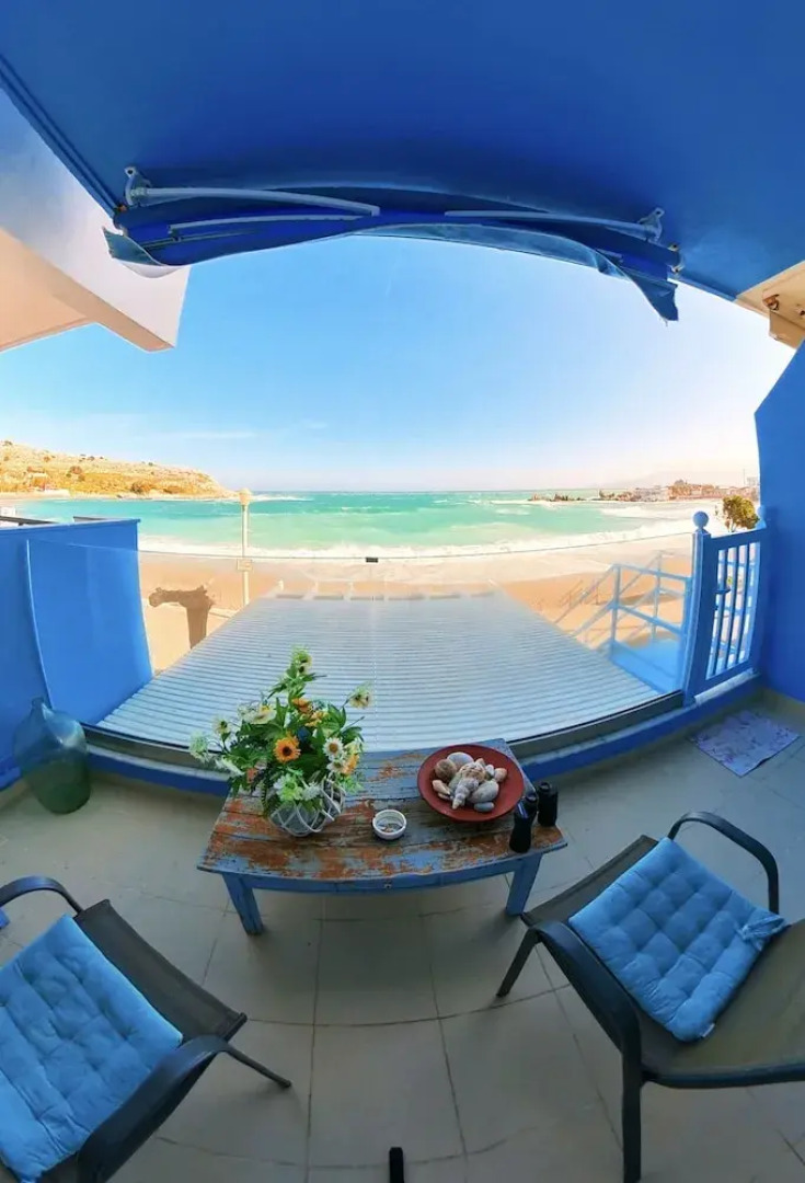 Deluxe Beach Apartment- Sleeps 2 & Private Terrace