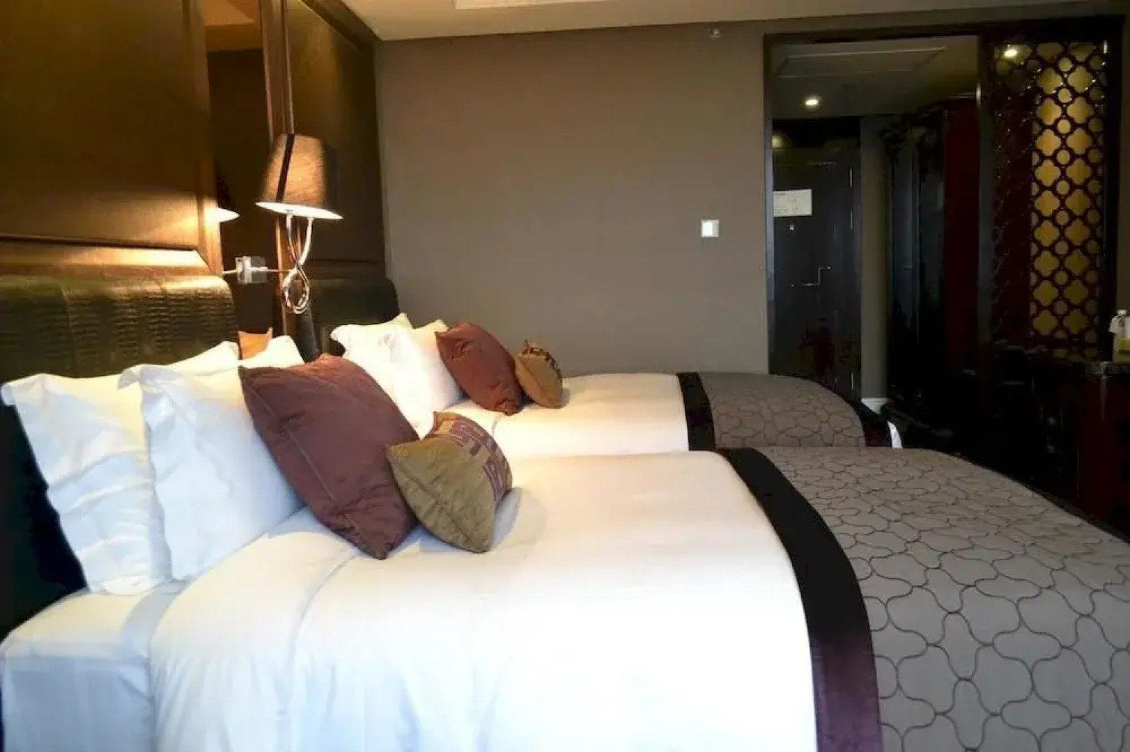 Deyang Care Feeling Grand Hotel