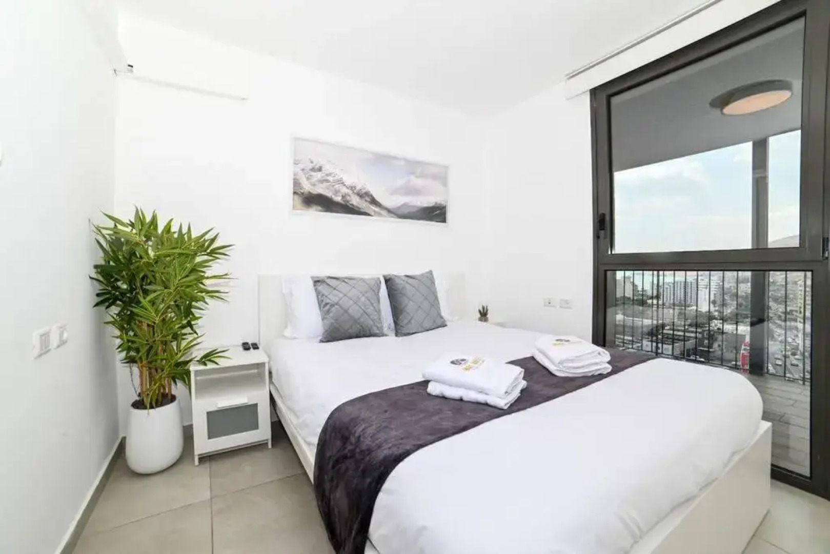 L.T.D- MY VIEW. 2 bedroom apartment by the lake.