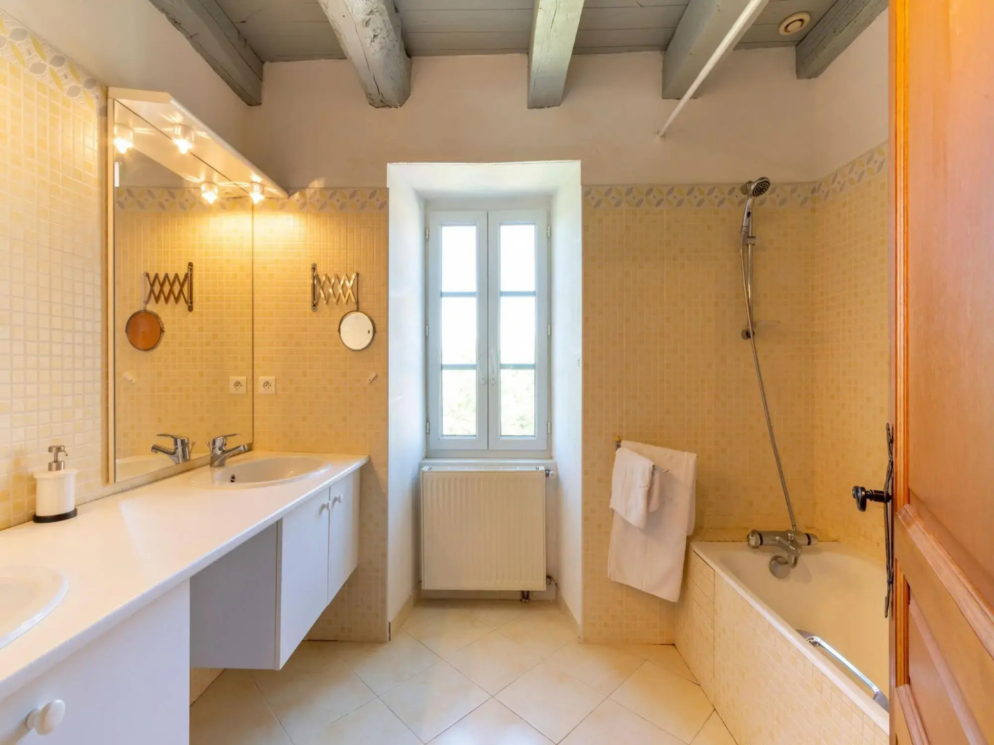 Fantastic Holiday Home in Dégagnac with Jacuzzi