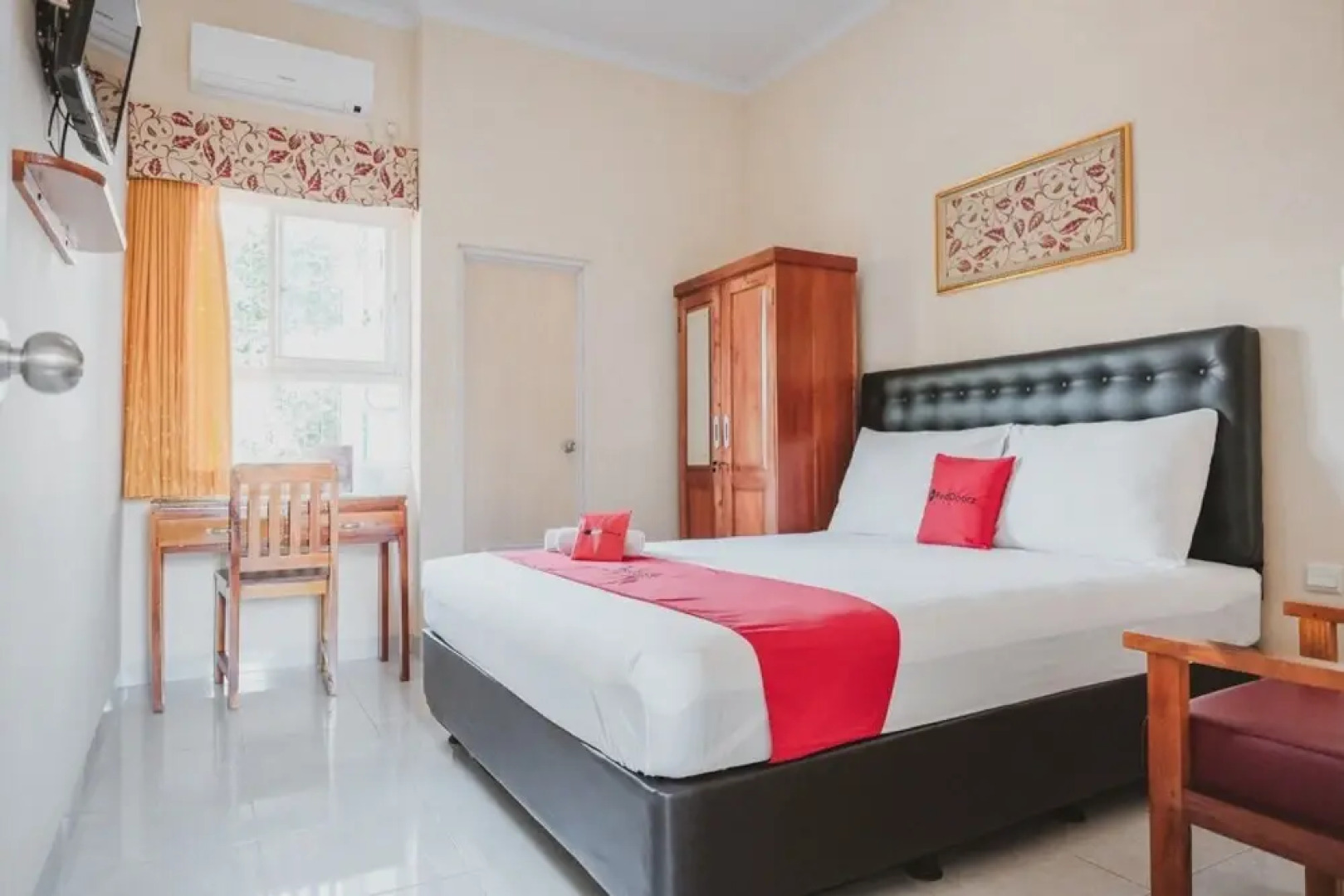 RedDoorz near Ambarukmo Yogyakarta