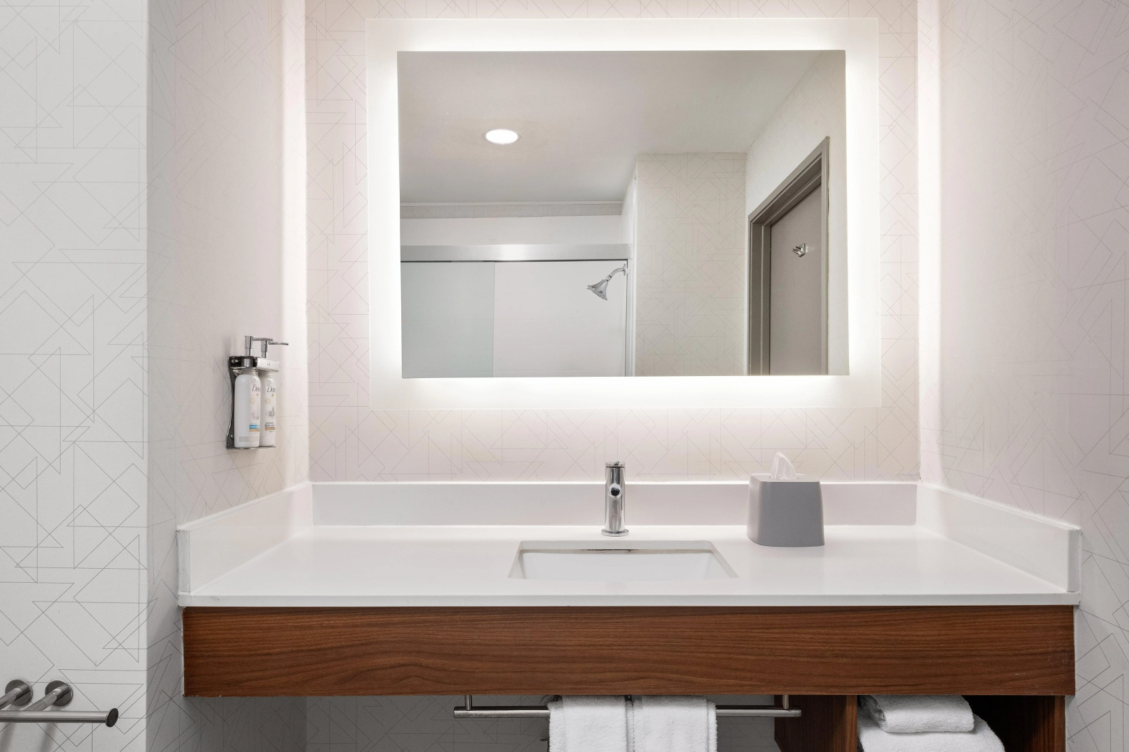 Holiday Inn Express Hotel & Suites River Park by IHG