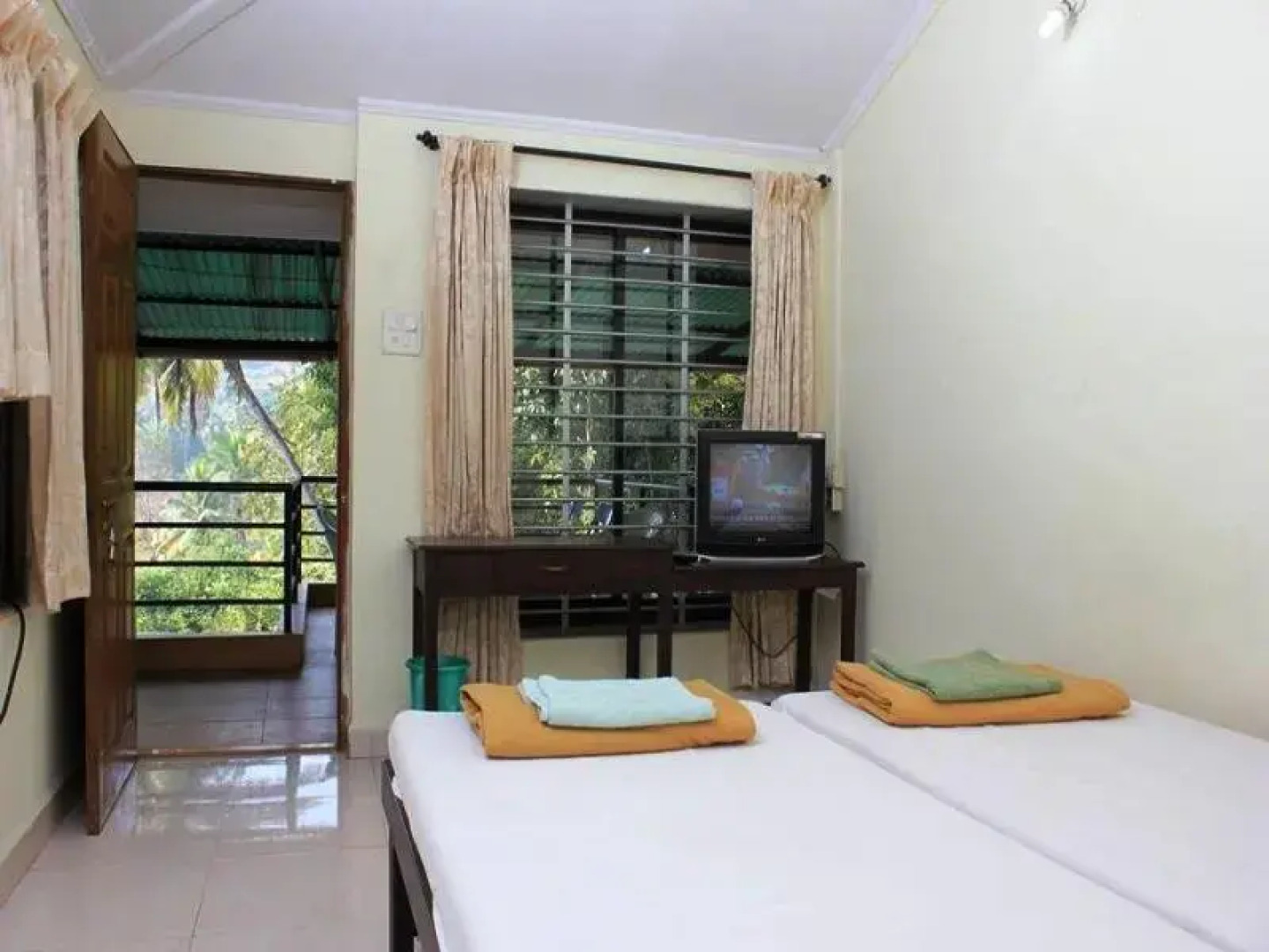 OYO 833 Hotel Prince Santosh Holiday Homes