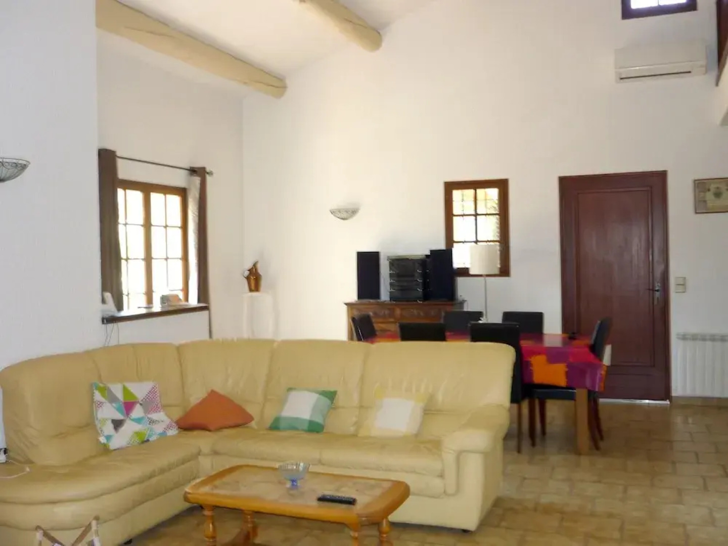 House With 3 Bedrooms in Loriol-du-comtat, With Enclosed Garden - 110 km From the Beach