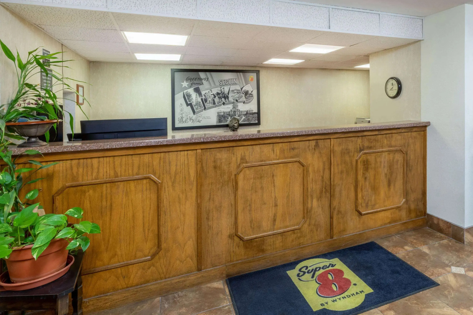 Super 8 by Wyndham Seguin