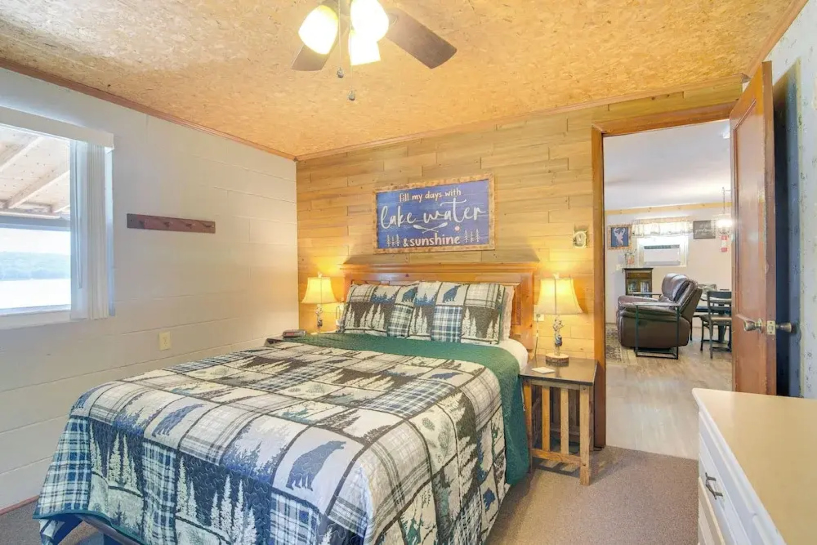 Waterfront Bull Shoals Lake Cabin w/ Deck + Views!