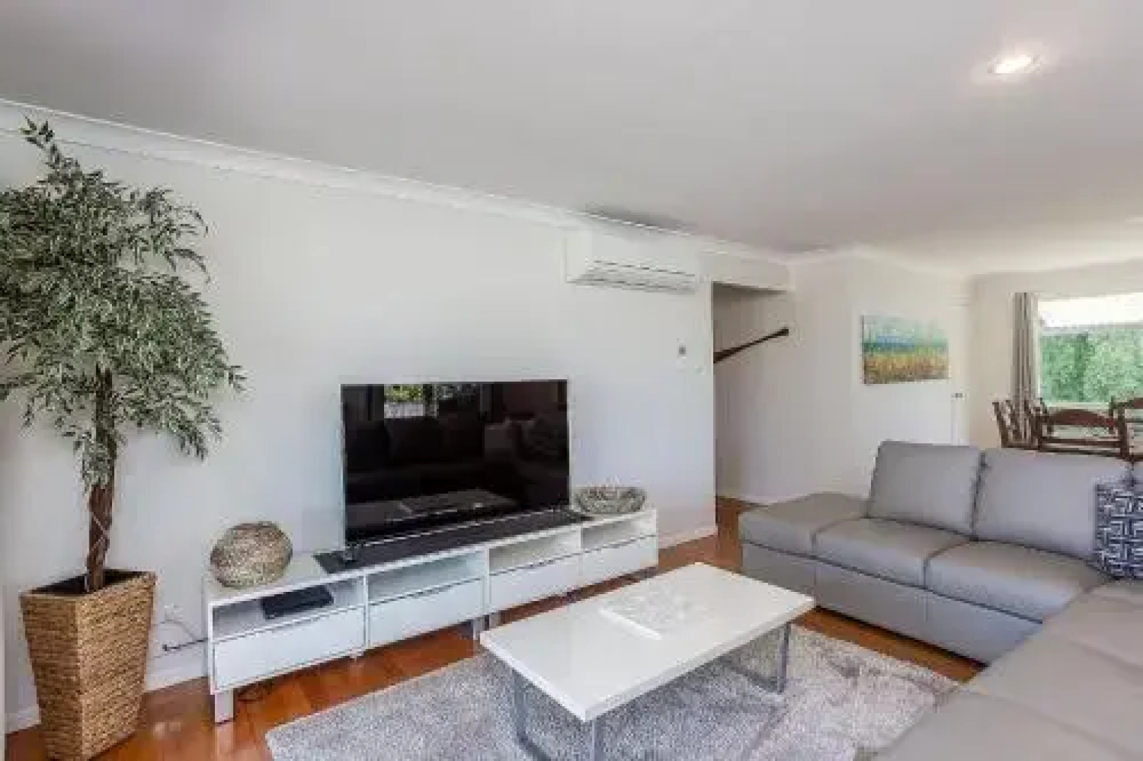 14 Zircon Street Centrally Located Family Home With Covered Deck Close To Patrolled Beach & Shops