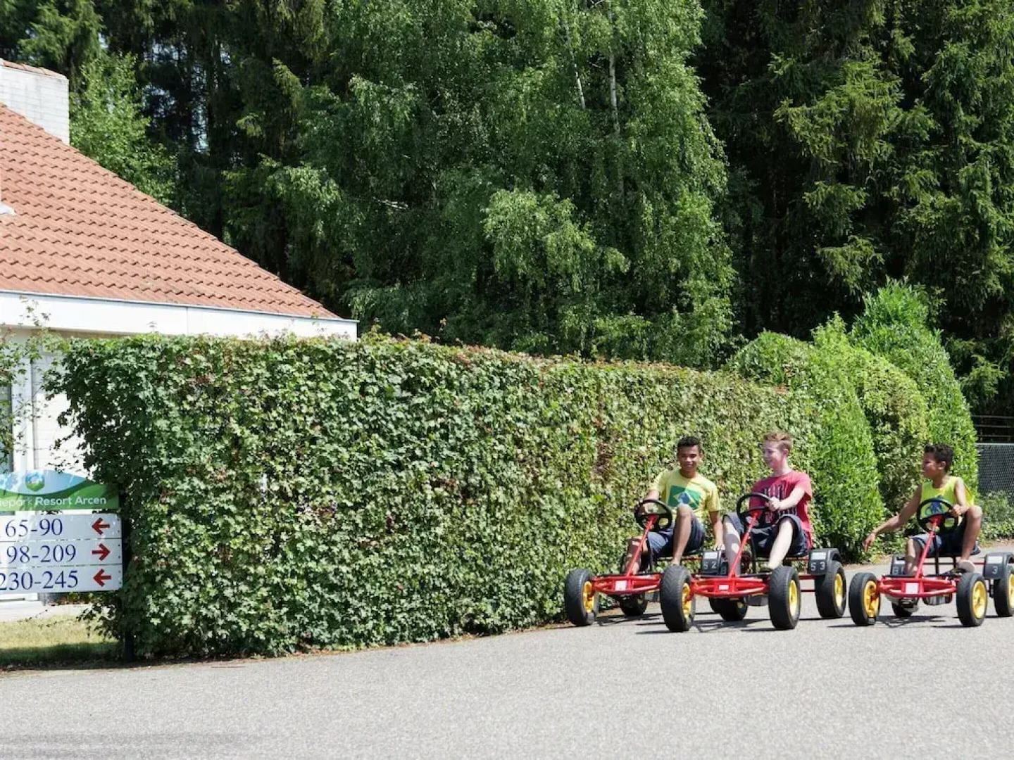 Comfortable Villa with Combi-Microwave in Green Surroundings