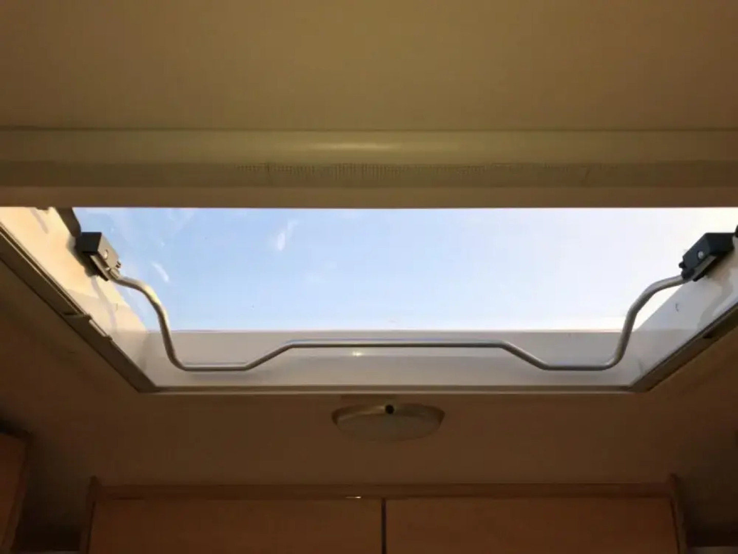 Stayzo Quiet Countryside Setting - Caravan View With Free Wi-fi in the Chiltern Hills