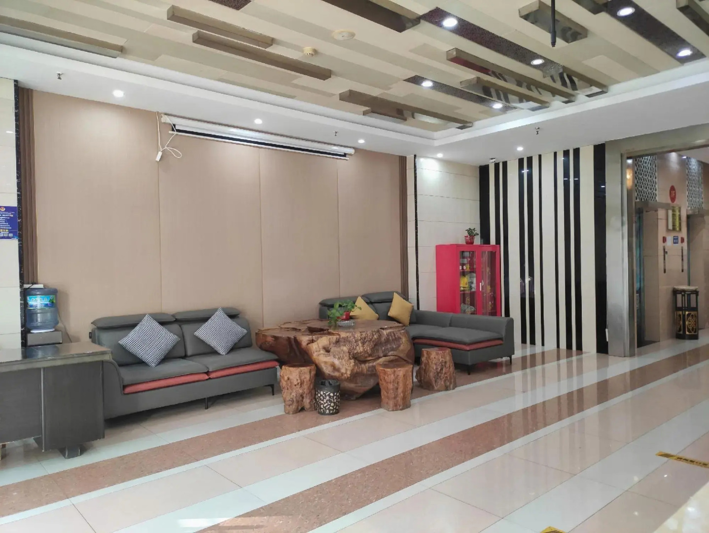 Pebble Motel (Pengtai Department Store Shopping Center)