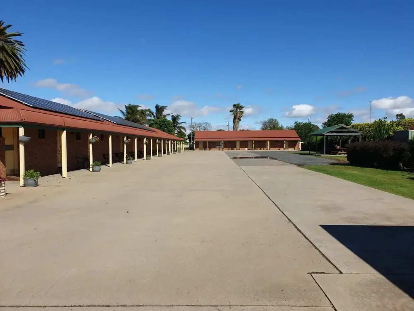 Finley Palm Motor Inn