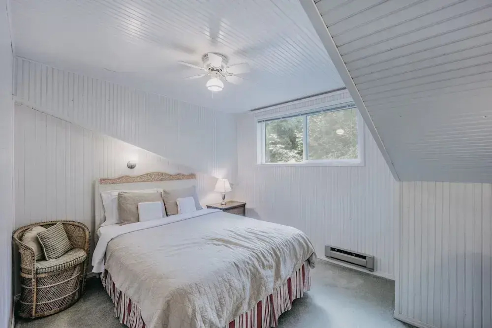 13sl - Hot Tub - Pets Ok - Wifi - Sleeps 8 2 Bedroom Home by RedAwning