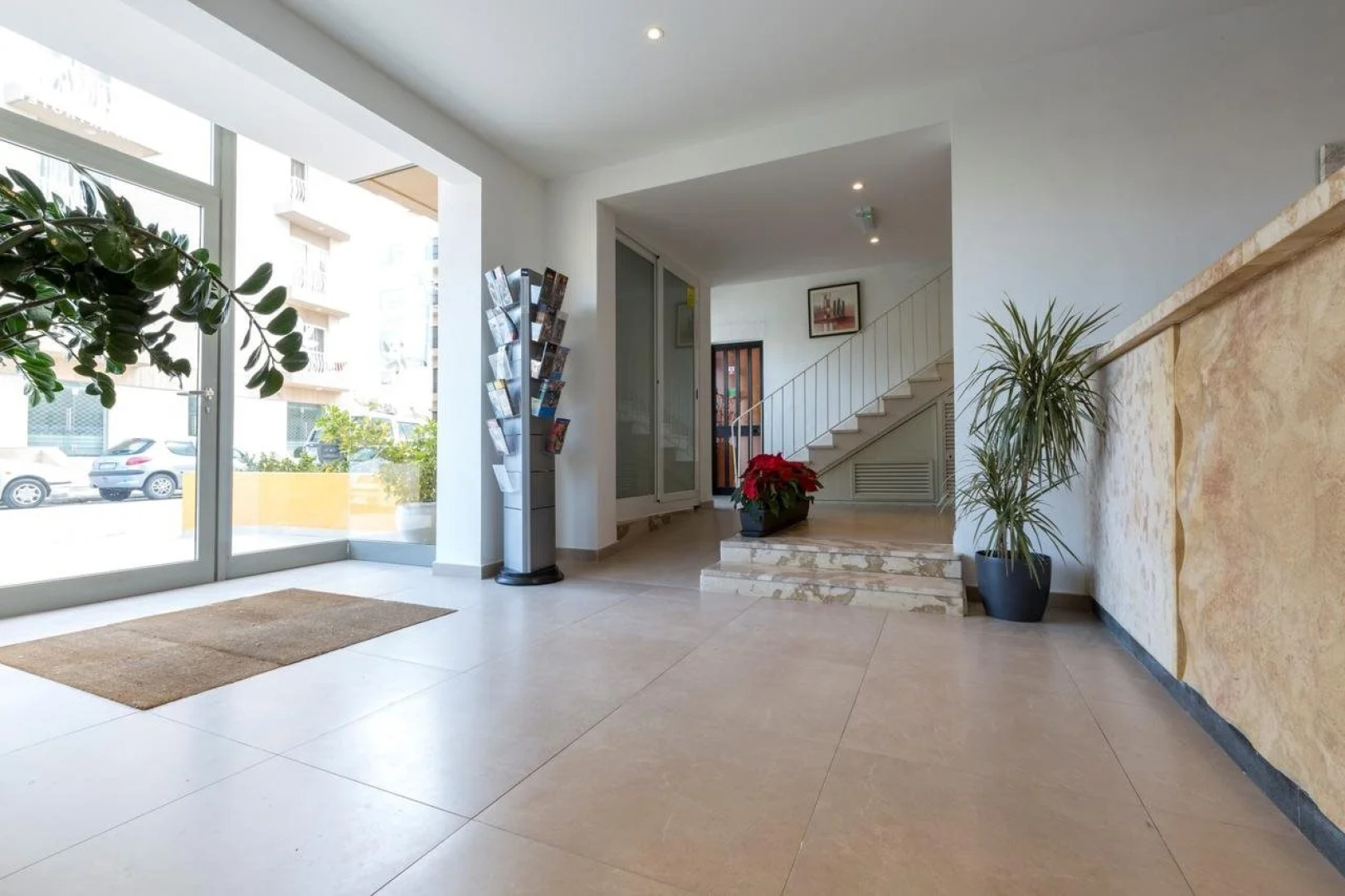 Huli Hotel & Apartments