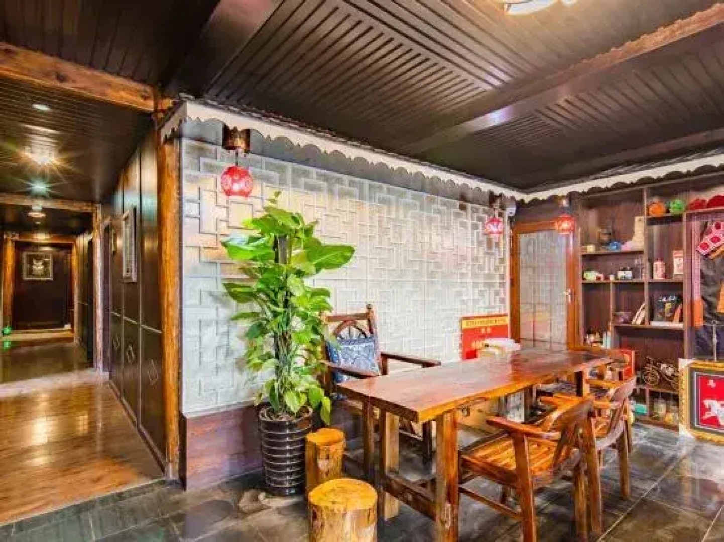 Xijiang Qianhu Miaozhai Yangwang Legend Homestay