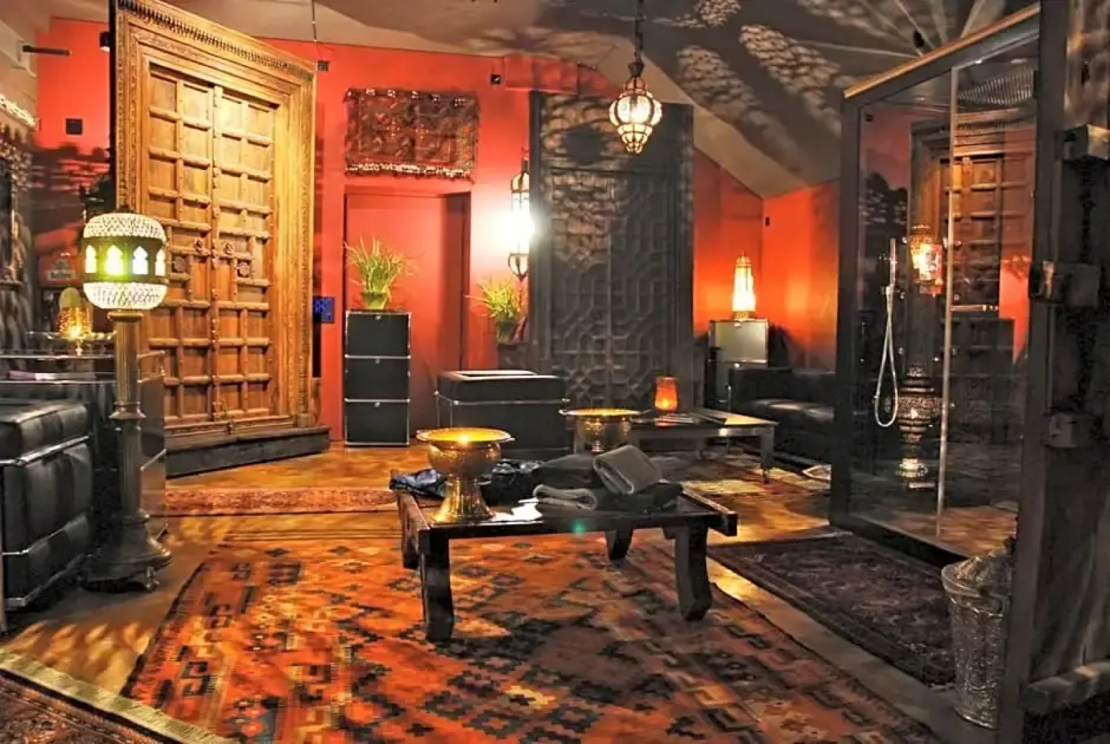 Bijou Hotel / Love and Romance