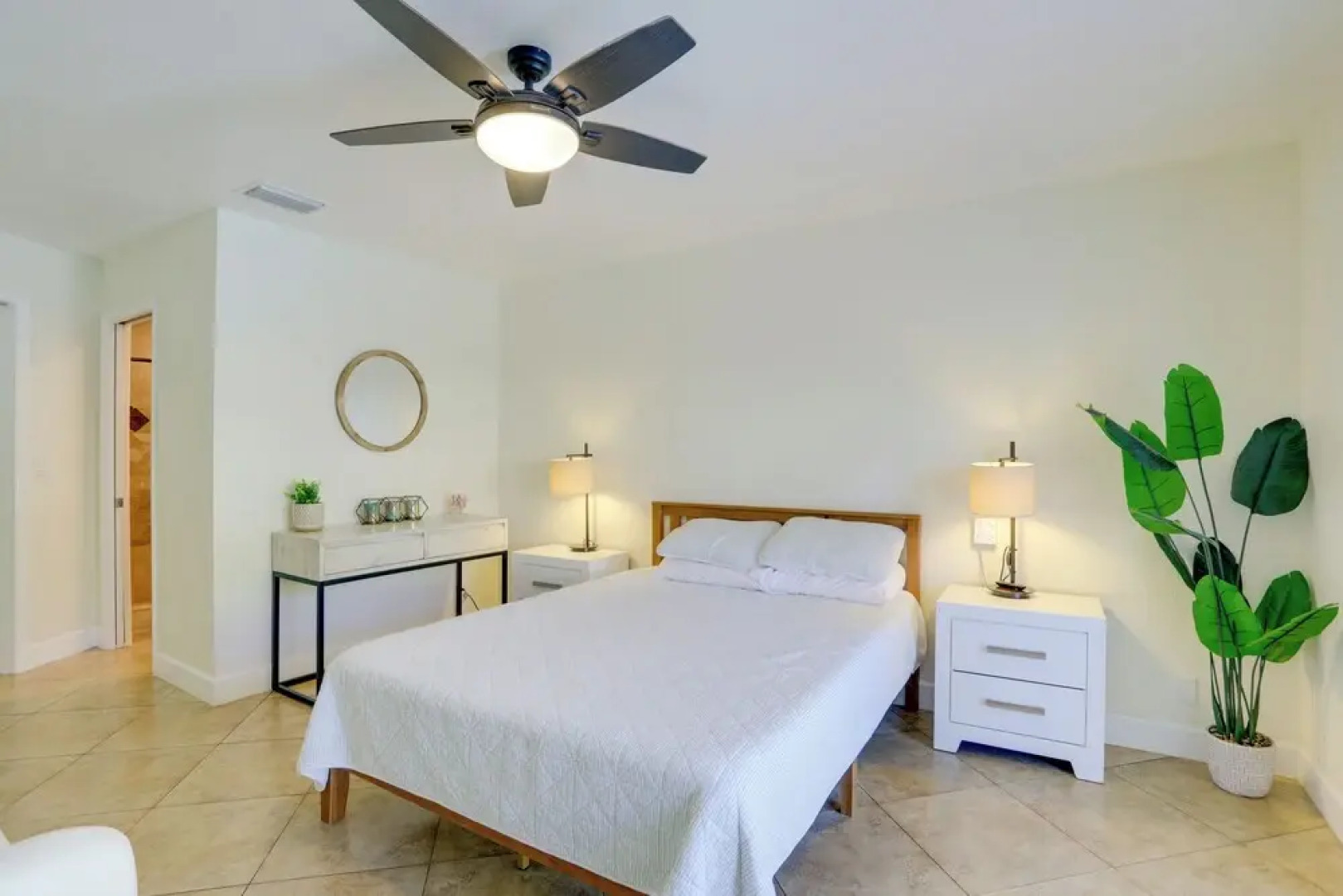 Spacious Largo Retreat: Private Pool & Yard!