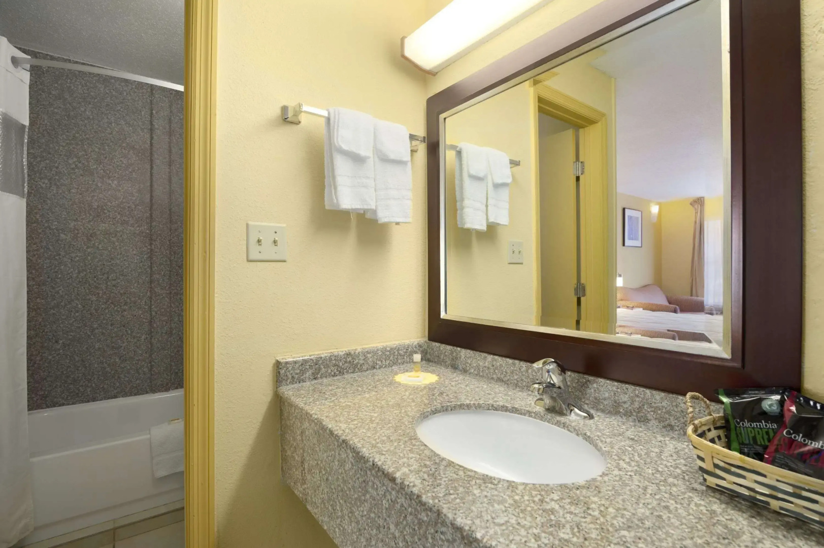 Days Inn by Wyndham Brunswick/St. Simons Area