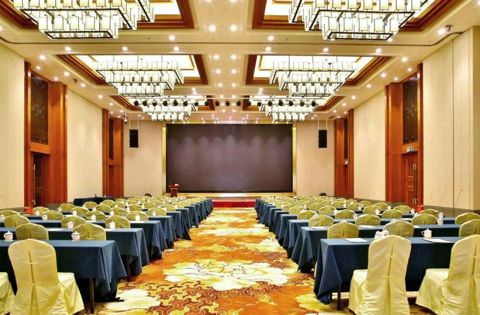 BJG Swan Lake Hot Spring Hotel