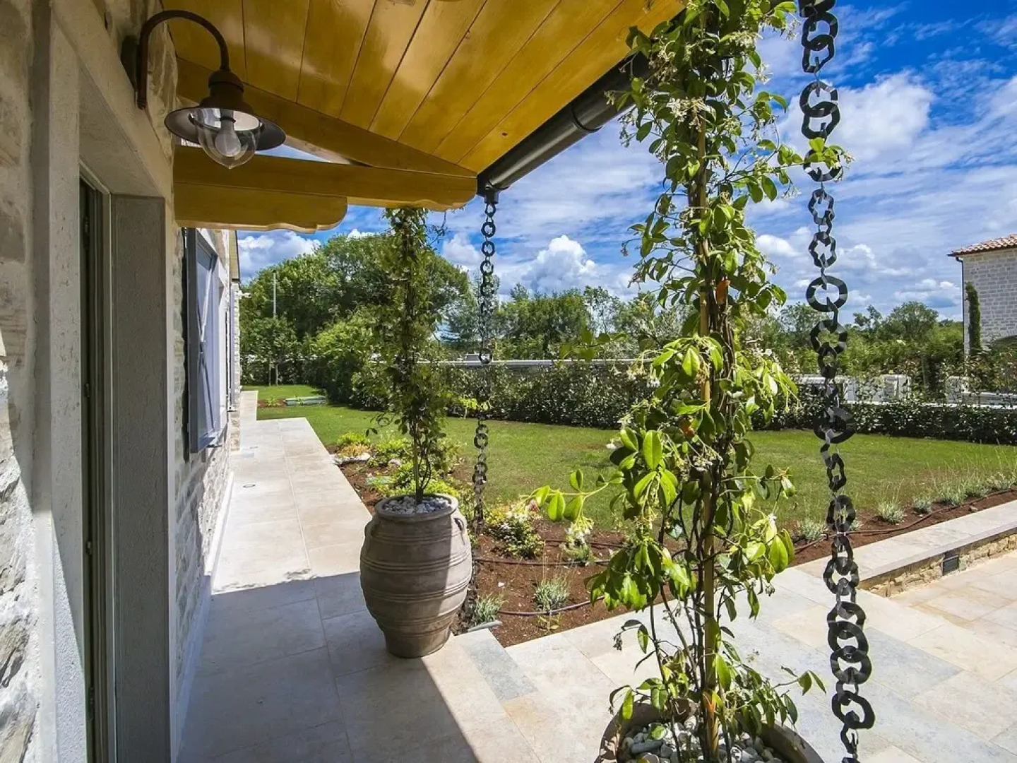 Plushy Villa in Ladici With Pool and Whirlpool