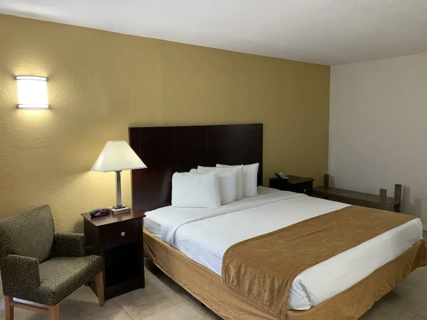 Rodeway Inn & Suites Fll Airport - Cruise Port
