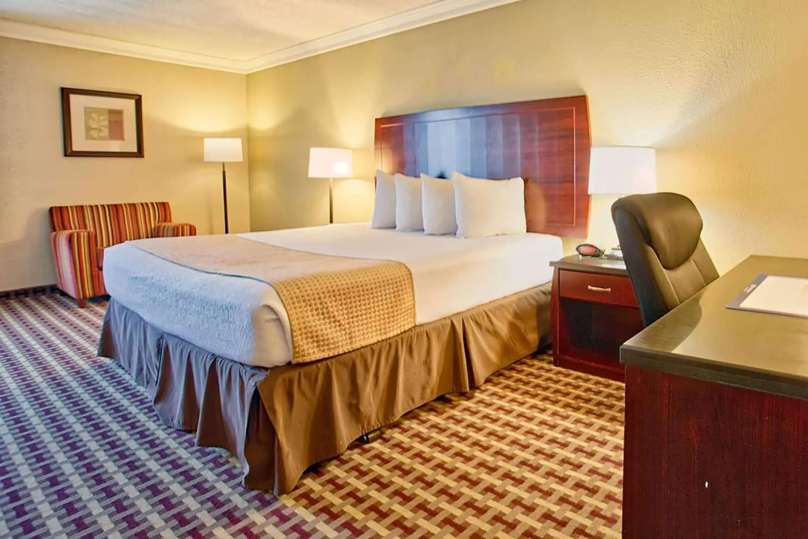 Days Inn & Suites by Wyndham Johnson City