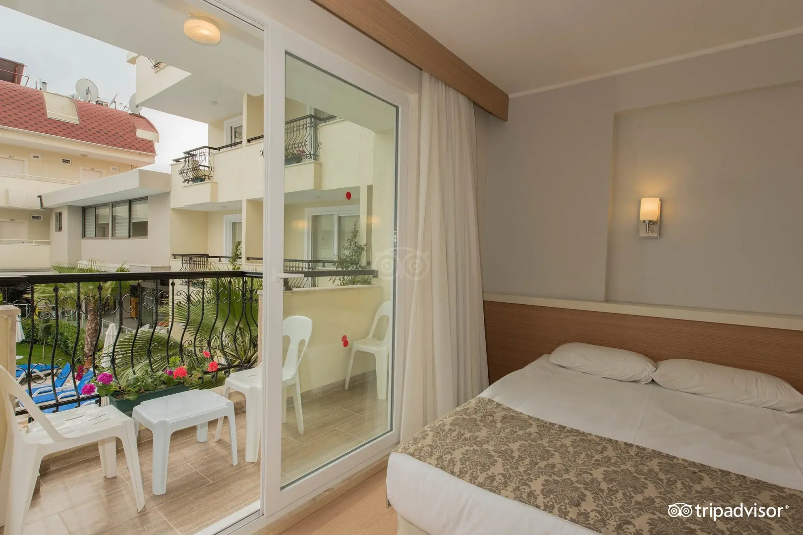 Sun City Apartments & Hotel