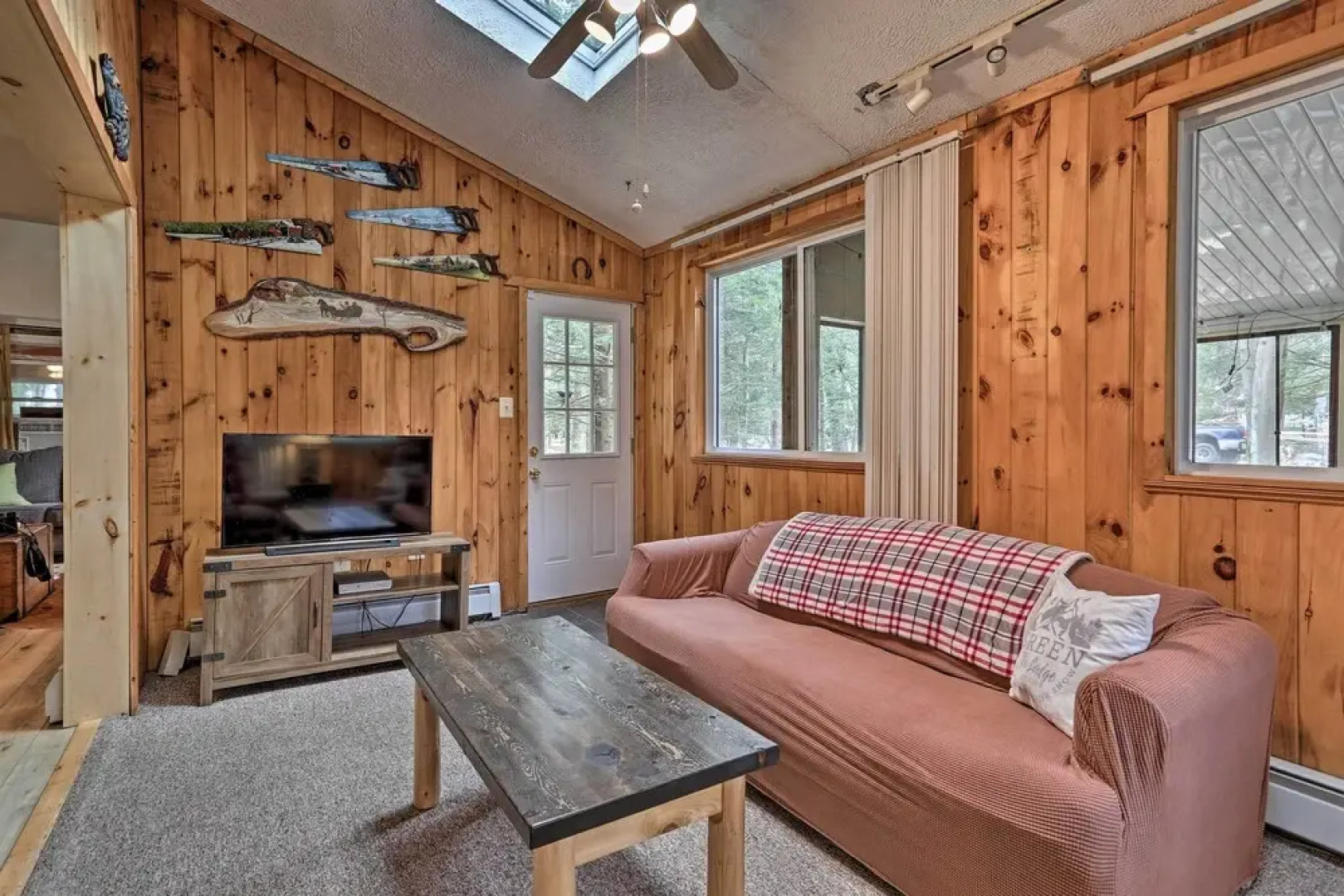 Blakeslee Hideaway w/ Lake Access: 3 Mi to Ski!
