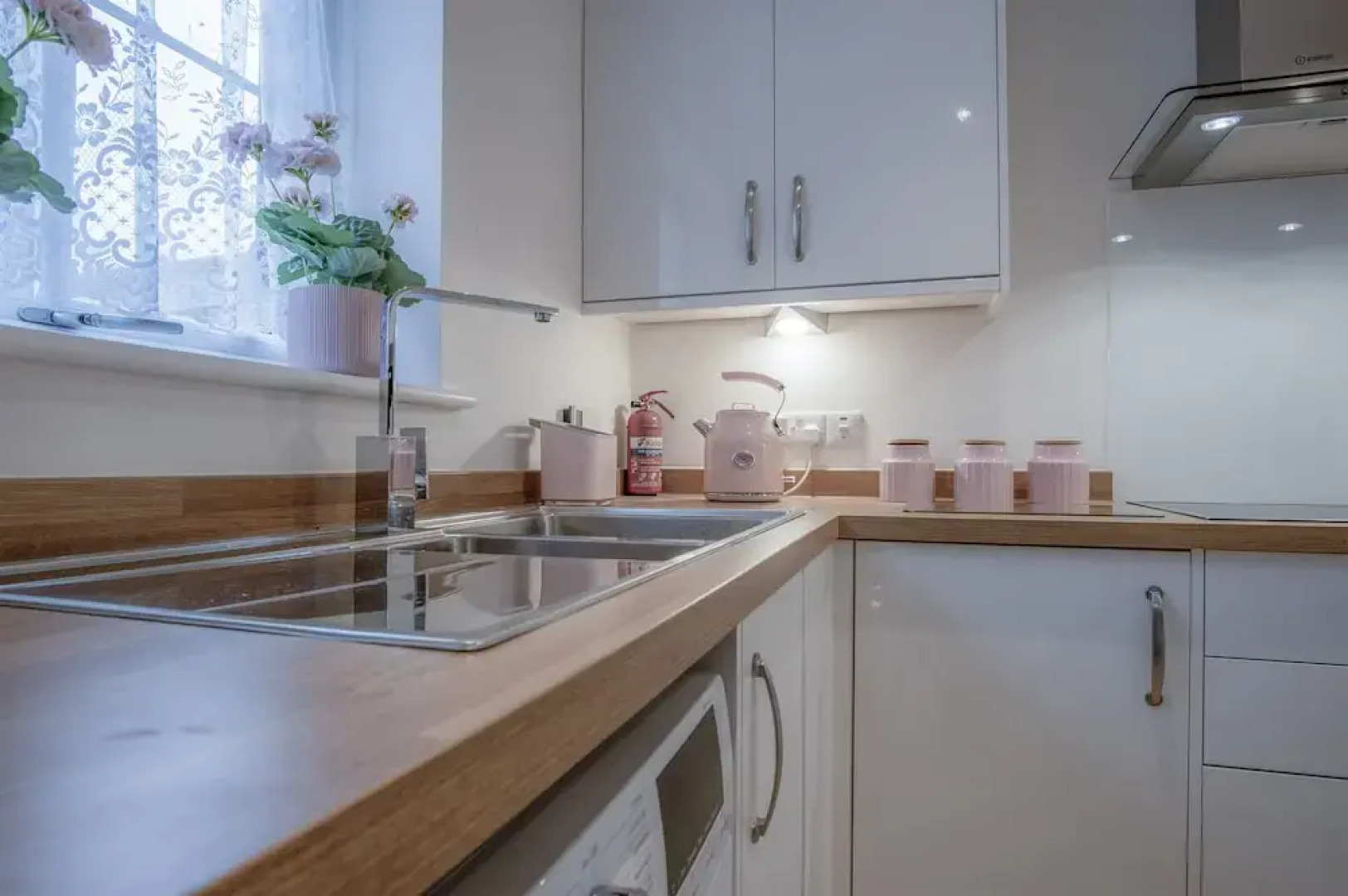 Pink Puffin Cottage - 2 Bed - Templeton