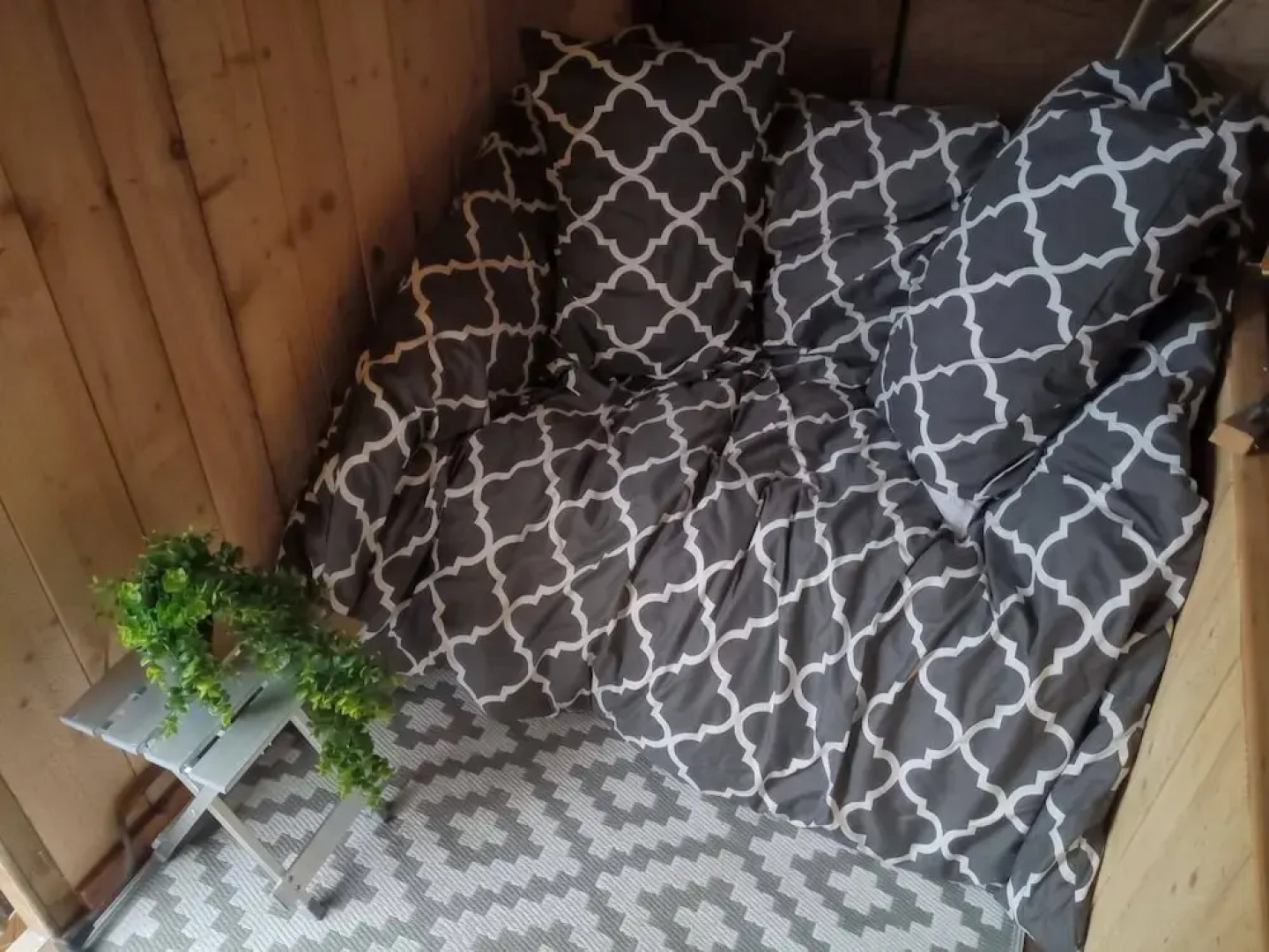 Llandovery - Cabin - Sleeps 2 - Parking - Garden