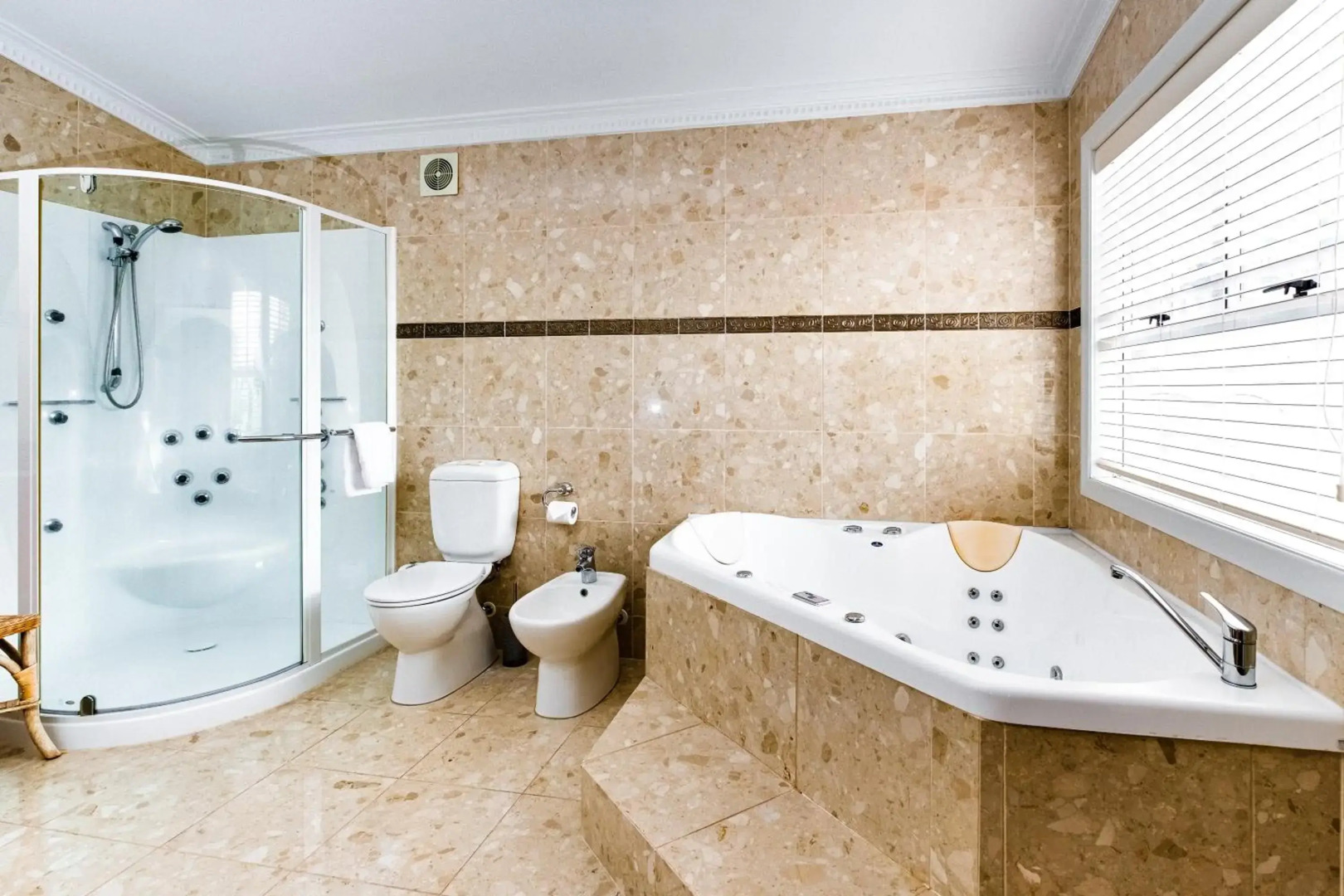 On The Point - Lake Rotorua