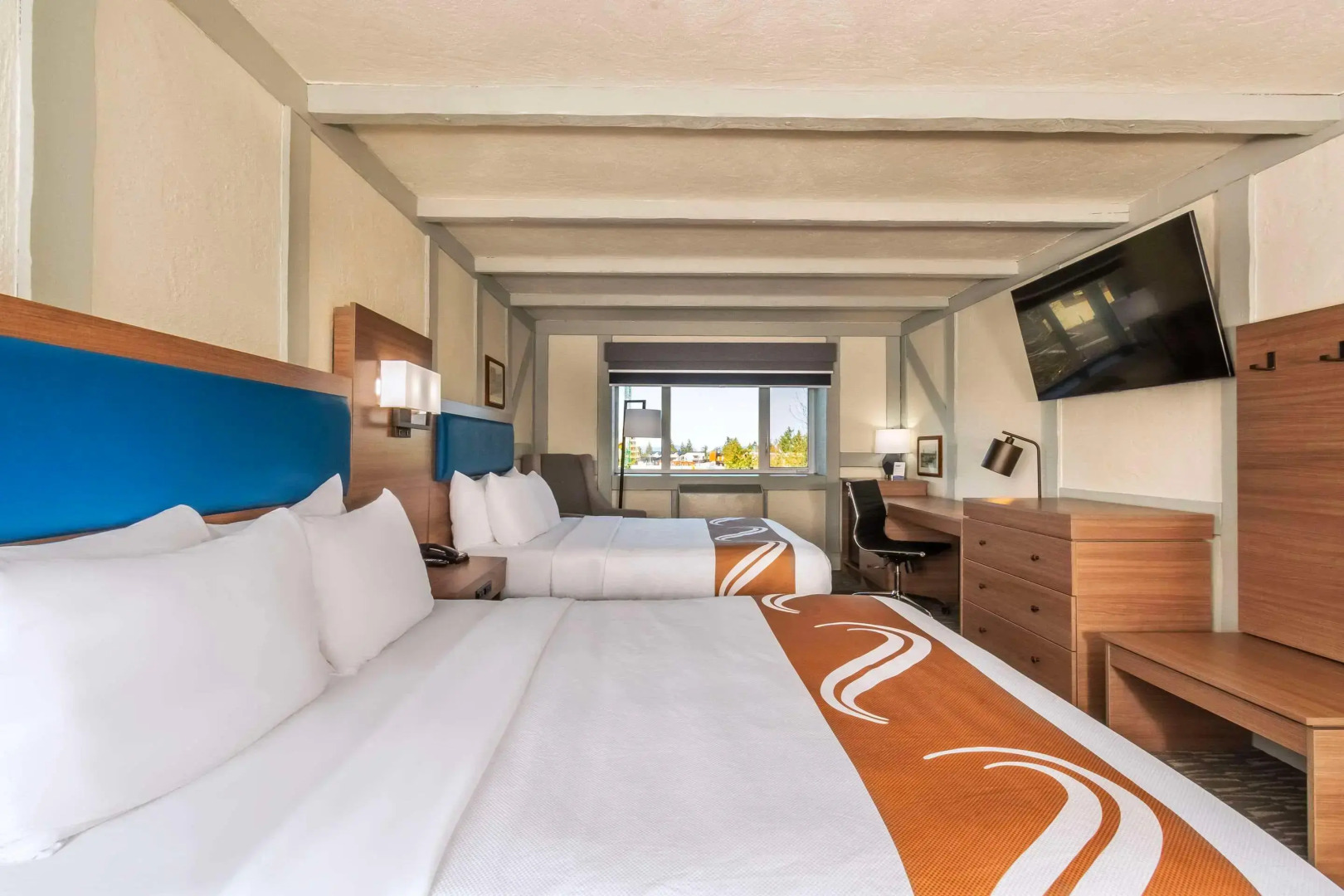 Quality Inn Waddling Dog