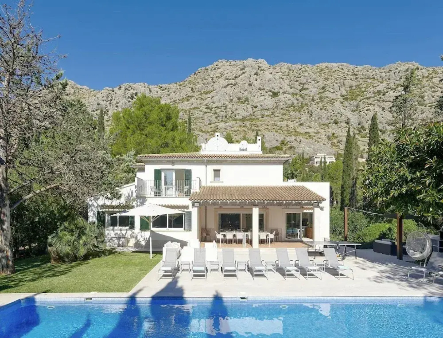 Villa on the Foot of La Font Hills