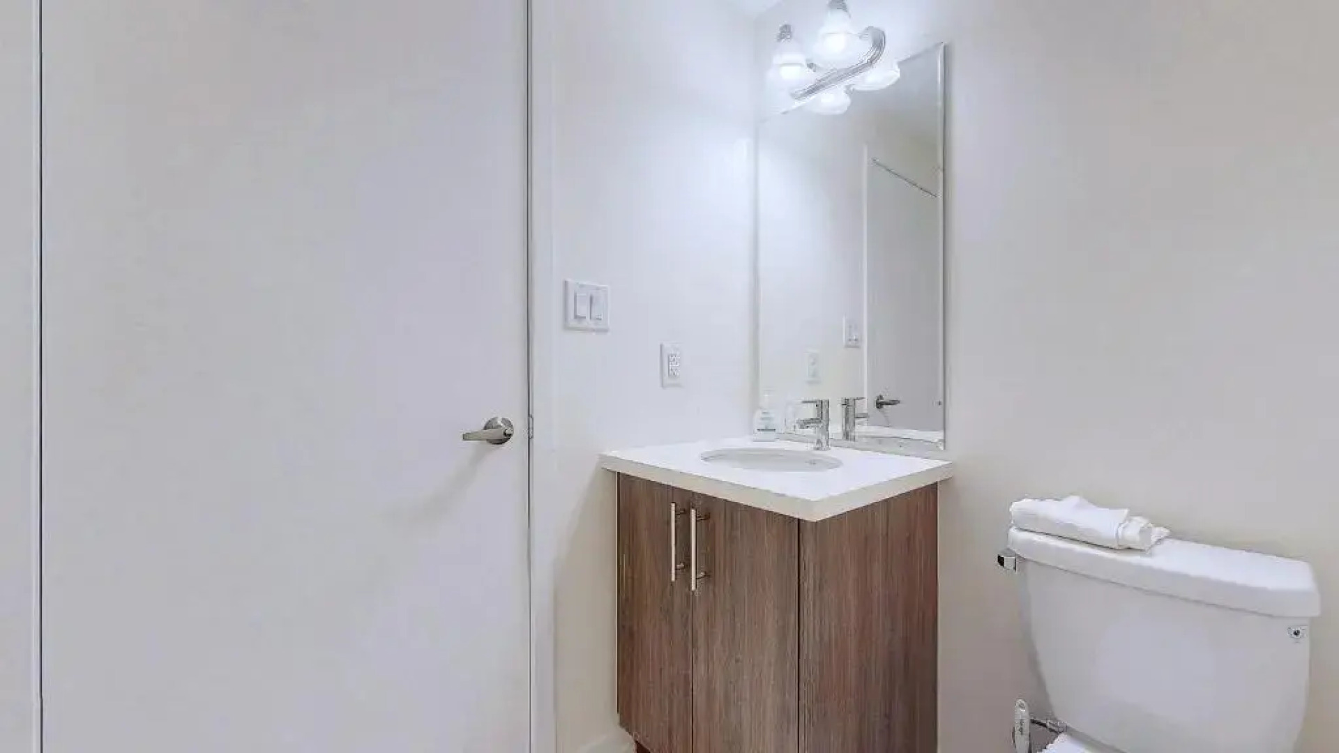 Modern 3-bedroom Oshawa Home