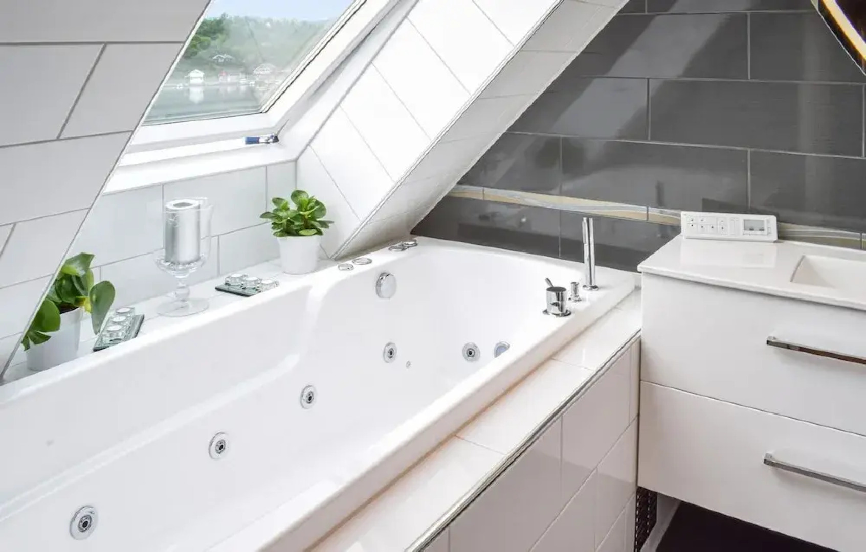 Nice Home in Os With 3 Bedrooms and Wifi