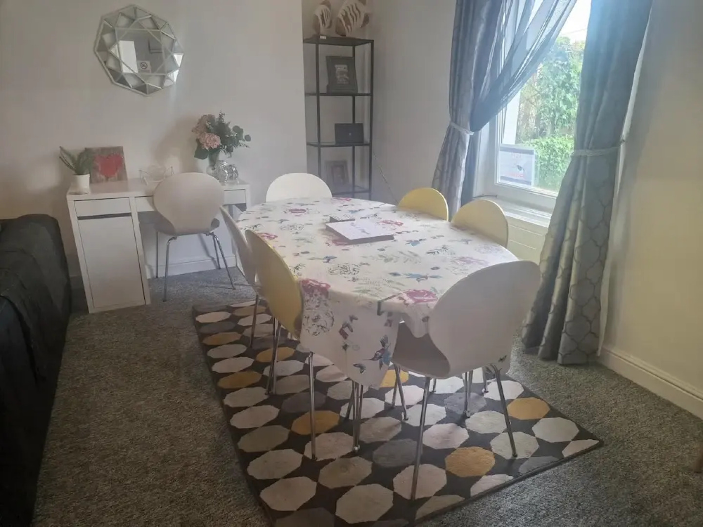 3br-sleeps6-petsok-off Road Parking-garden