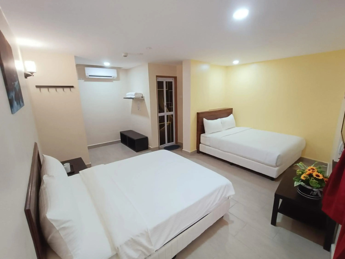 Capital O 90897 Island City Hotel