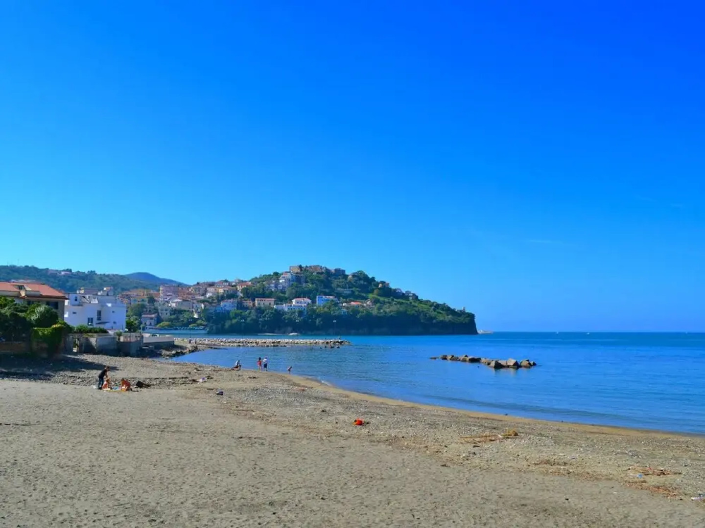 Spacious Apartment in the Hills in a Nature Park