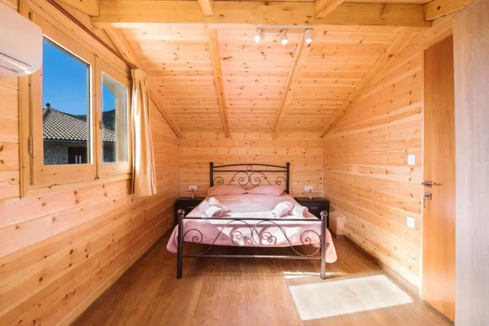 Romantic Tree House