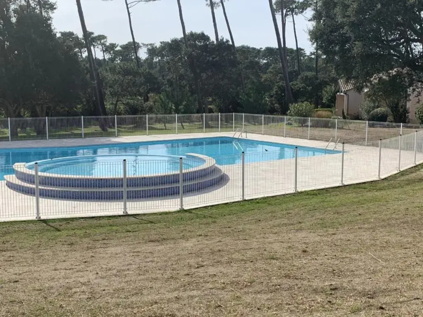 Appartement T2 cabine, capacité 4 personnes, à 600 m de la plage