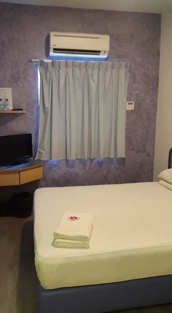 Mangrove Floating Chalet