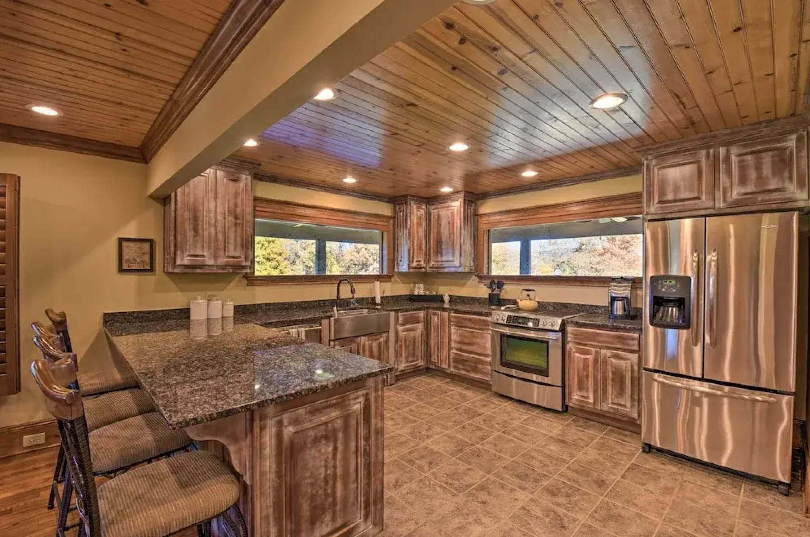 Clarkesville Ranch Cabin w/ Screened-in Porch!