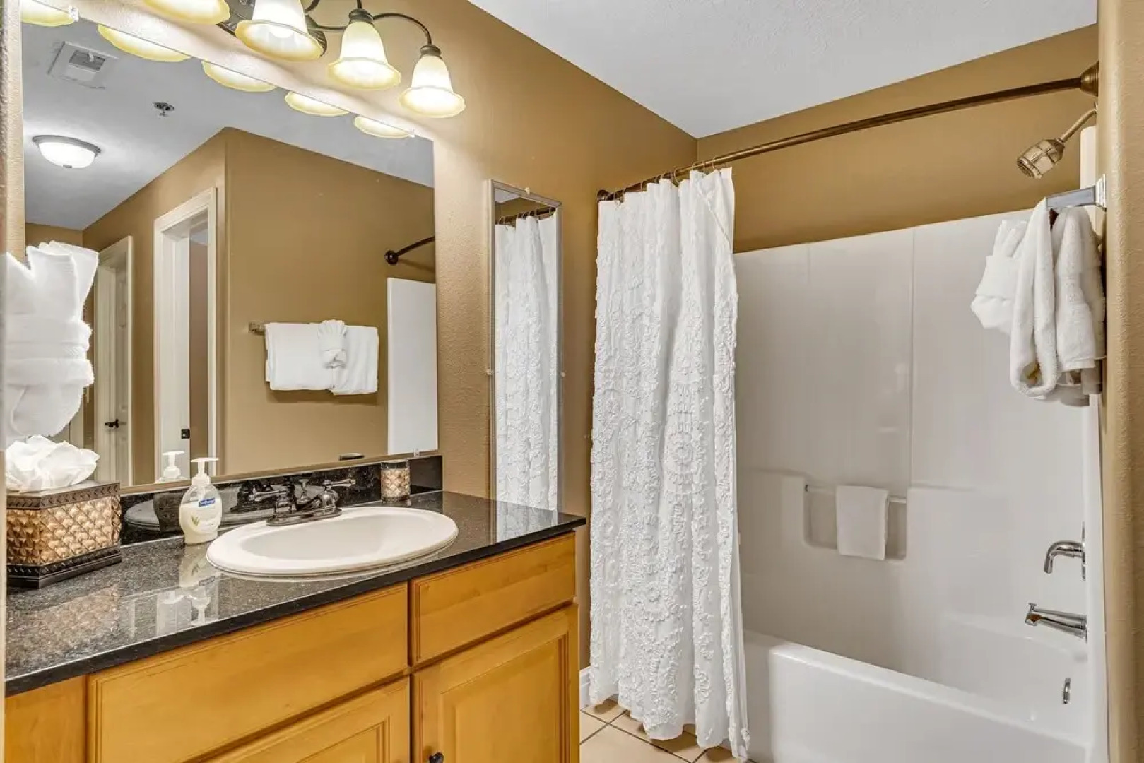 Hopeful Hideaway 2 Bedroom Condo by Redawning