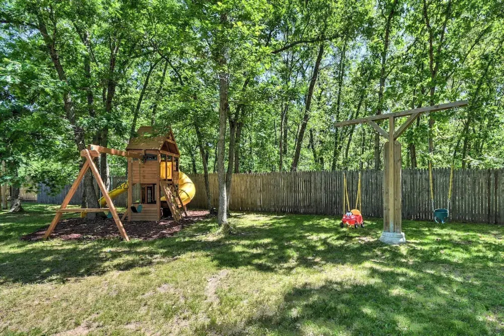 People and Paws Vacation Home by Wisconsin Dells!