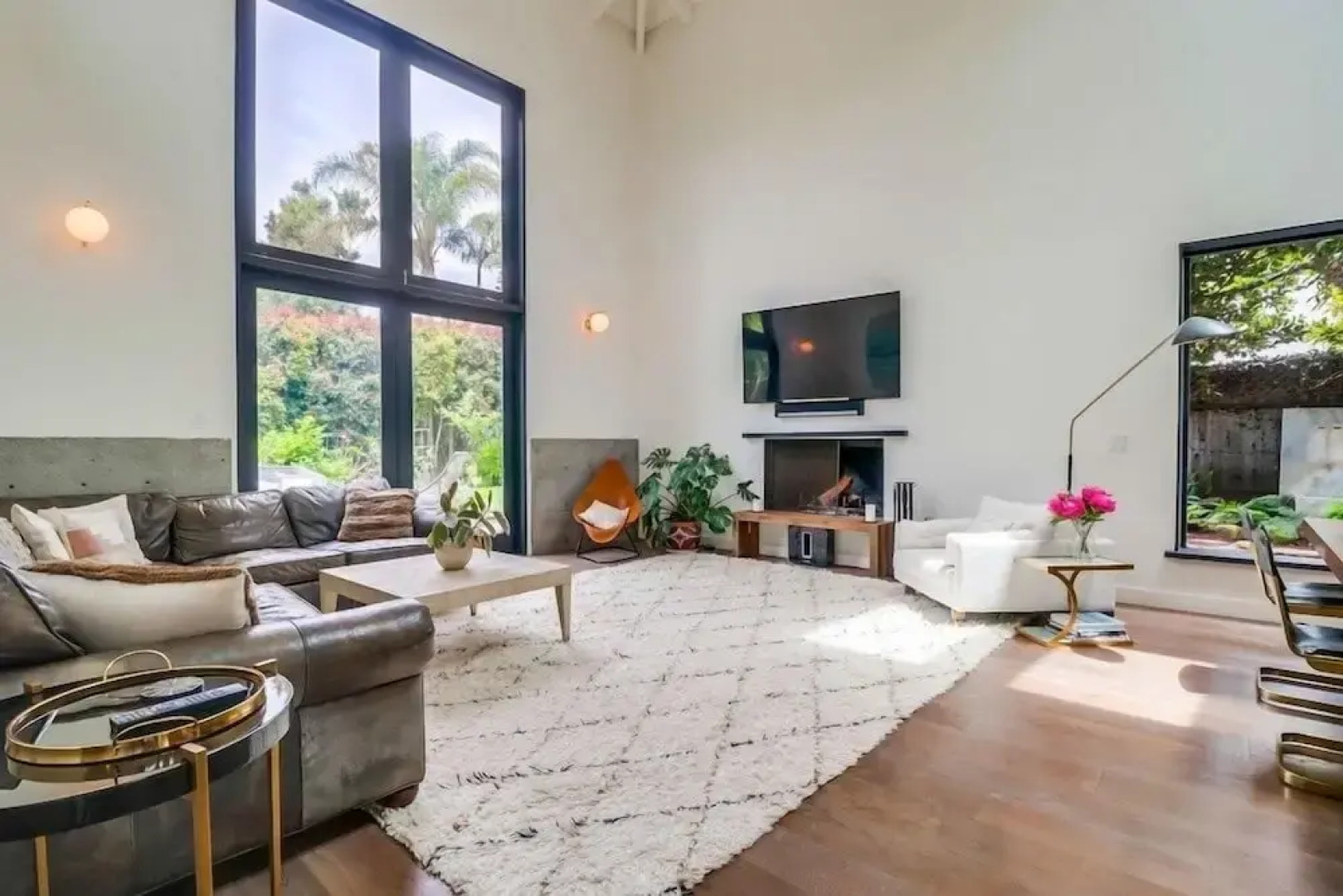 1155 Hymettus Ave 4 Bedroom Home by Redawning