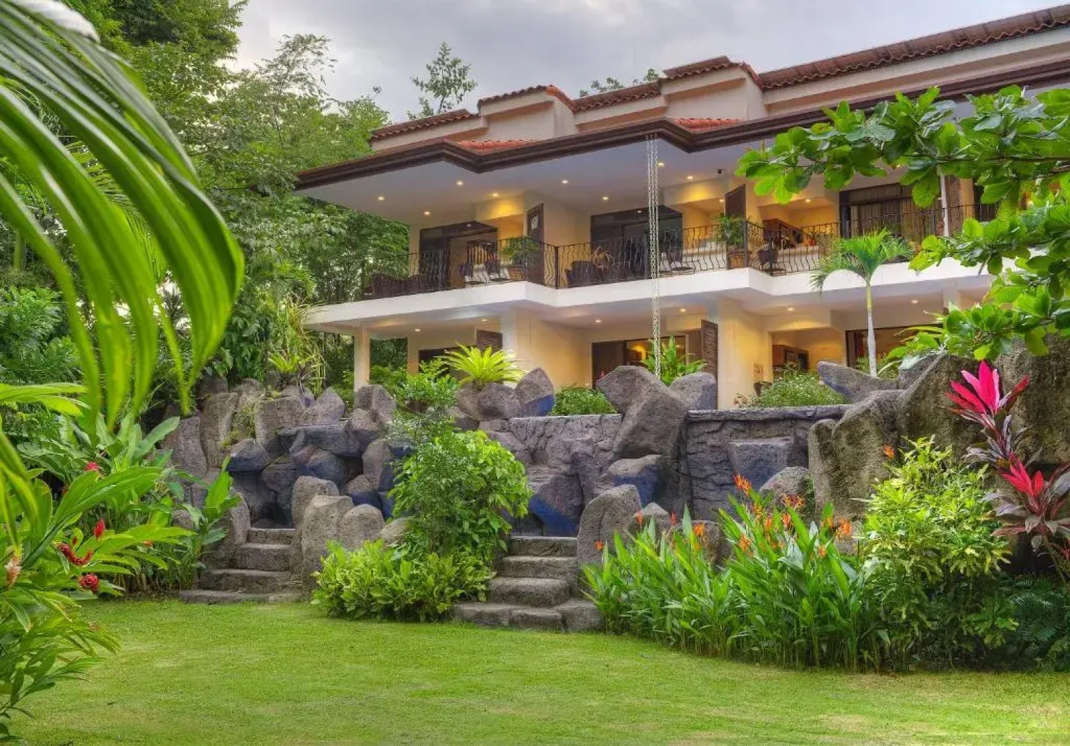 Pumilio Mountain & Ocean Hotel