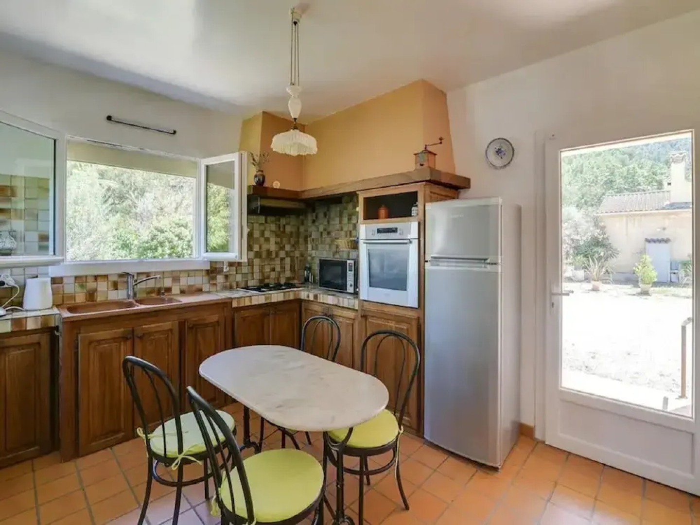 Superb House With Pool Near the Luberon