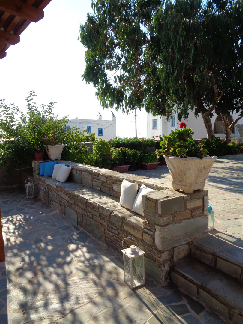 Petros Studios & Suites