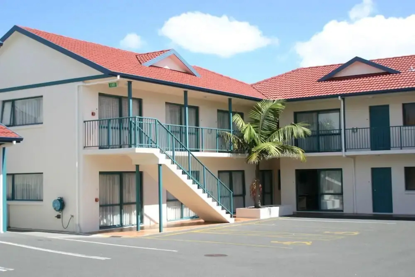 Academy at Botany Motor Inn